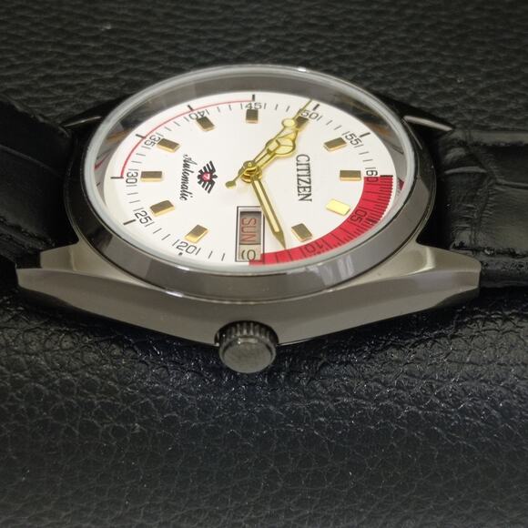 Vintage 1985 Citizen Automatic Mens Silver Watch W/daydate & Red accents - Picture 5 of 9